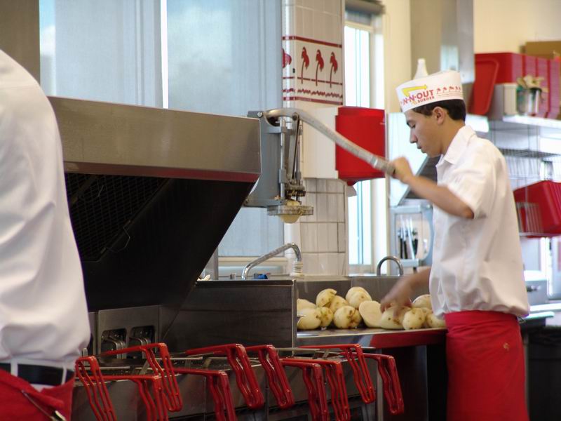How to Train Kitchen Staff on Fryer Oil Management